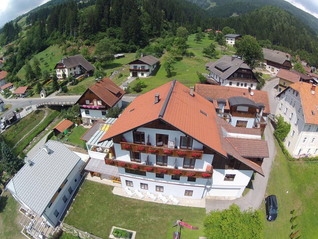 Restaurant - Cafe - Pension Hassler Berg im Drautal Exterior foto