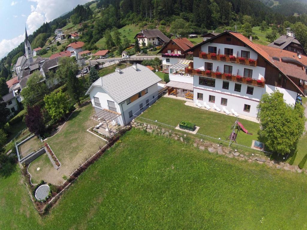 Restaurant - Cafe - Pension Hassler Berg im Drautal Exterior foto